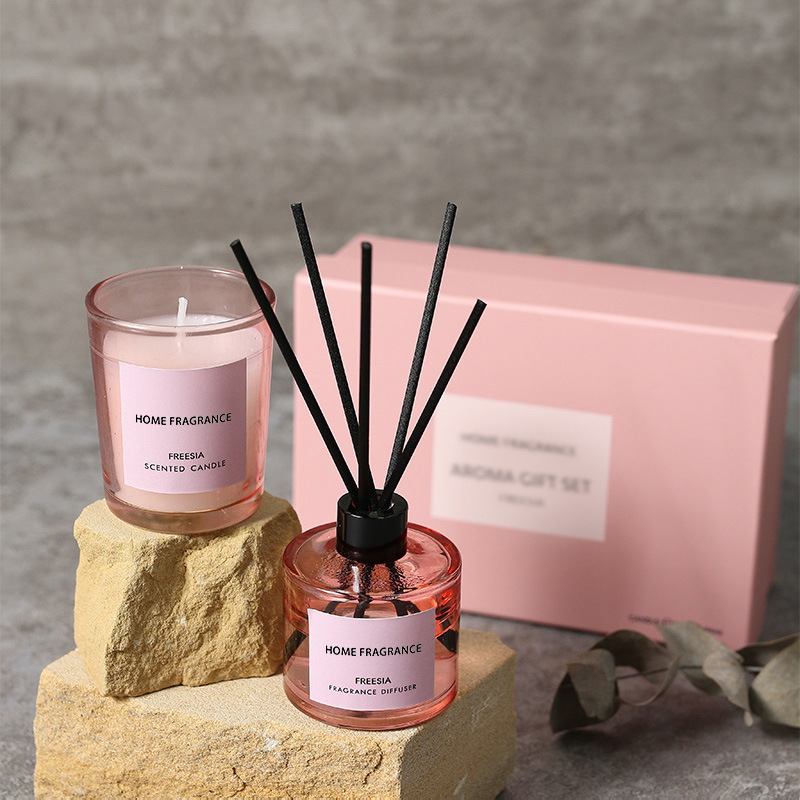 Home Fragrance Reeds - ชุดของขวัญพรีเมียม ประกอบด้วยก้านไม้หอมและเทียนหอม กลิ่นหอมติดทนนาน ใช้เติมได้ เหมาะสำหรับบ้าน สำนักงาน